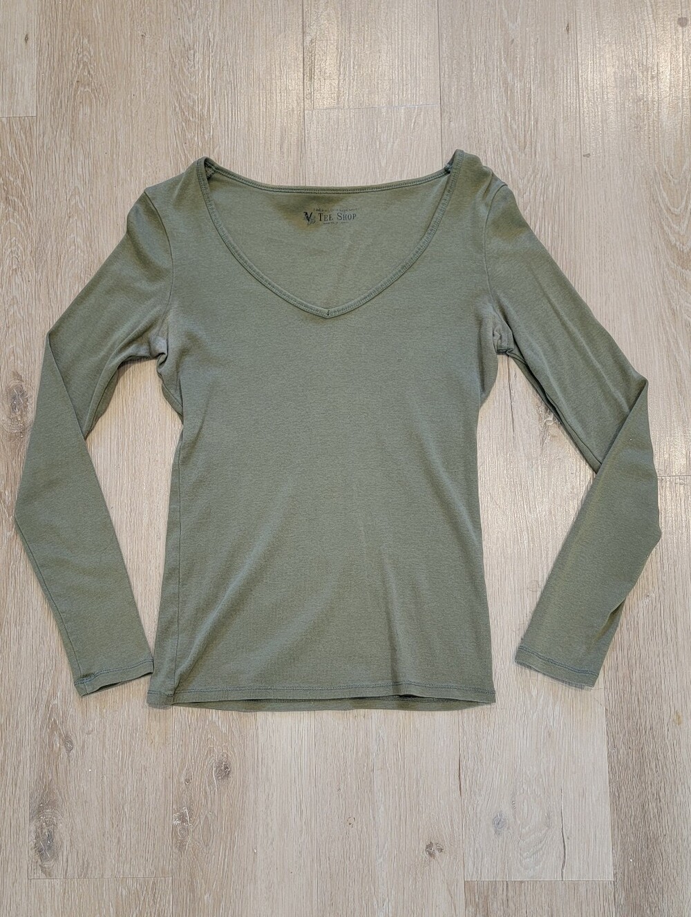 VS Tee Shop olive vneck